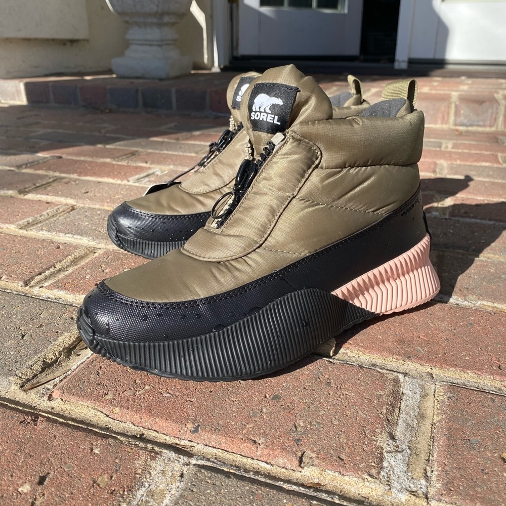 Sorel out & about boots NWOT